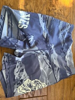 Wolves she scrunch camo legging shorts